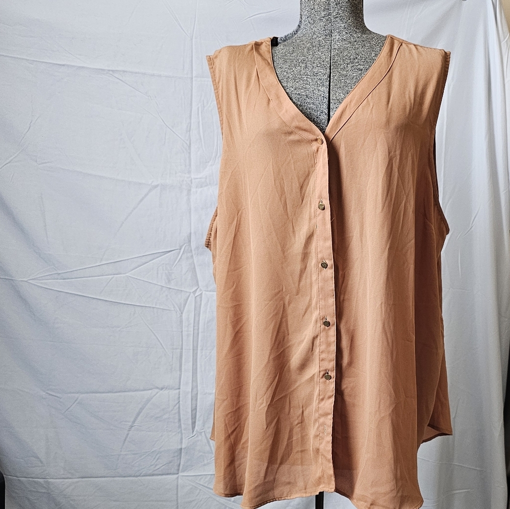 Maurices Sleeveless Button-Down Blouse in Peach